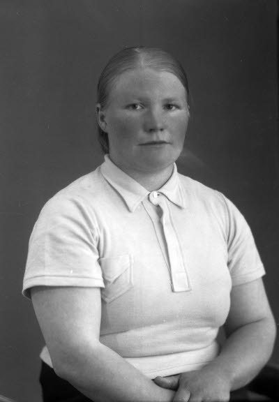 Porträtt av en dam. Ateljefoto.