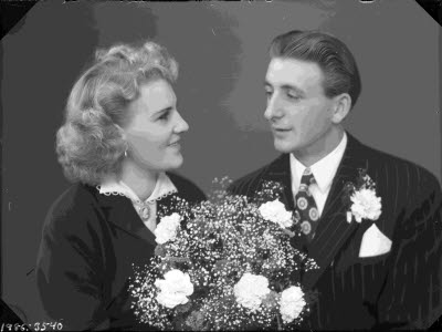 Porträtt av ett brudpar.