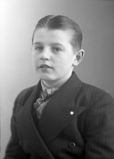 Porträtt av en pojke. Ateljefoto.