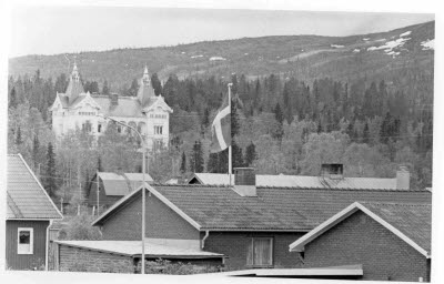 Fjällnäs Slott, Gällivare, med Dundret i bakgrunden.