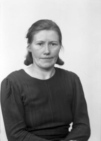 Porträtt av en dam. Ateljefoto.