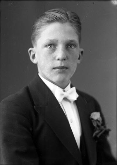 Porträtt av en ung herre. Ateljefoto.