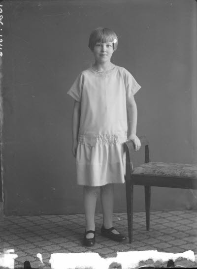 Porträtt av en flicka. Ateljefoto.