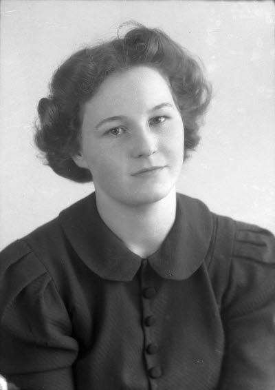 Porträtt av en dam. Ateljefoto.