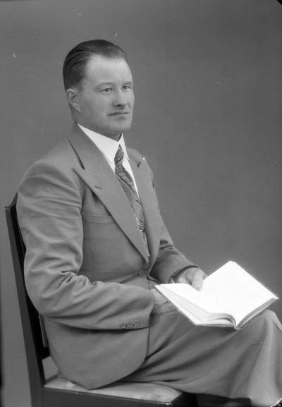 Porträtt av en herre. Ateljefoto.