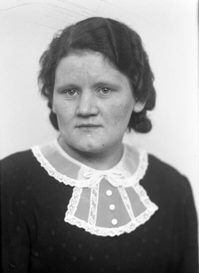 Porträtt av en dam. Ateljefoto.