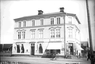 Risbergs fastighet, speceri- och matvaruaffär.