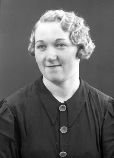 Porträtt av en dam. Ateljefoto.