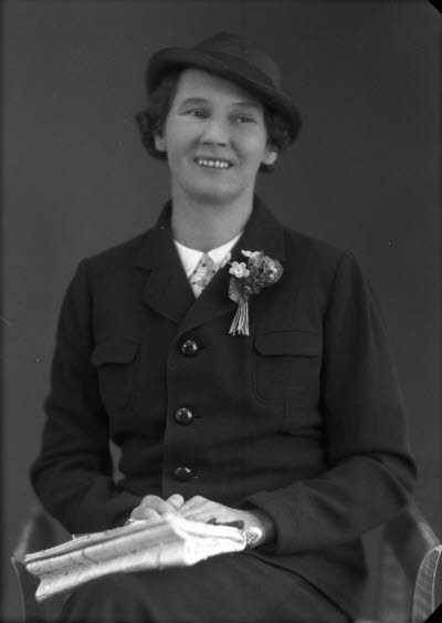 Porträtt av en dam. Ateljefoto.