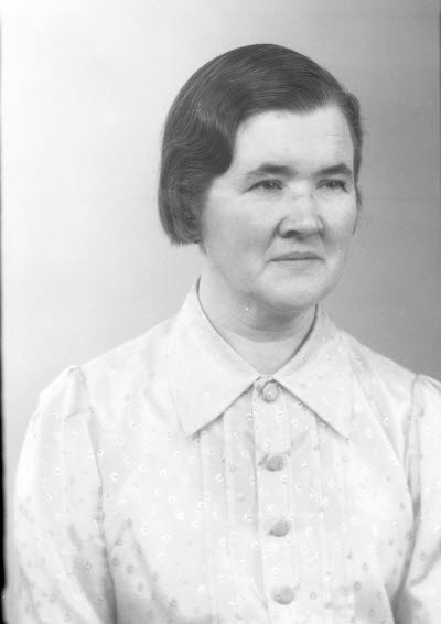 Porträtt av en dam. Ateljefoto.