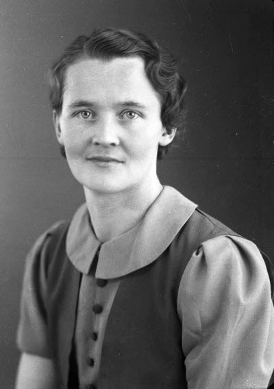 Porträtt av en dam. Ateljefoto.