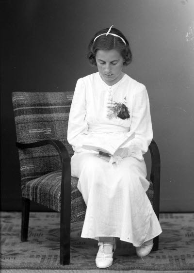 Porträtt av en flicka. Ateljefoto.