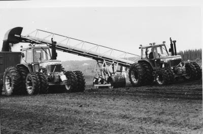 Arbete torvtäkt. Jordbruksmaskiner.