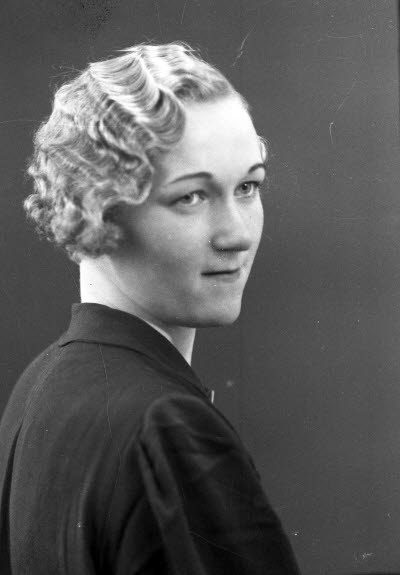 Porträtt av en dam. Ateljefoto.