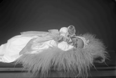 Porträtt av ett barn. Ateljefoto.