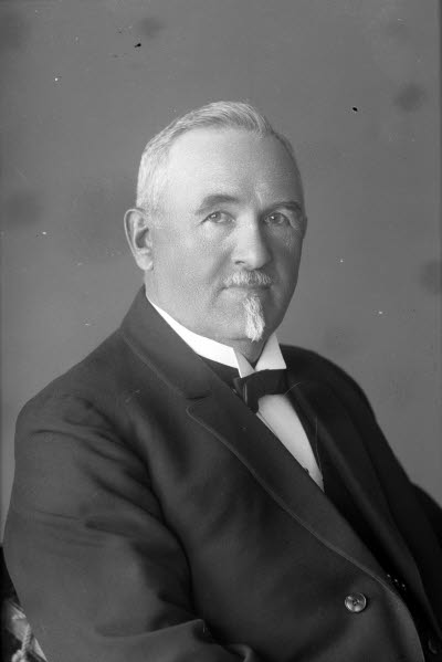 Porträtt av en herre. Ateljefoto.