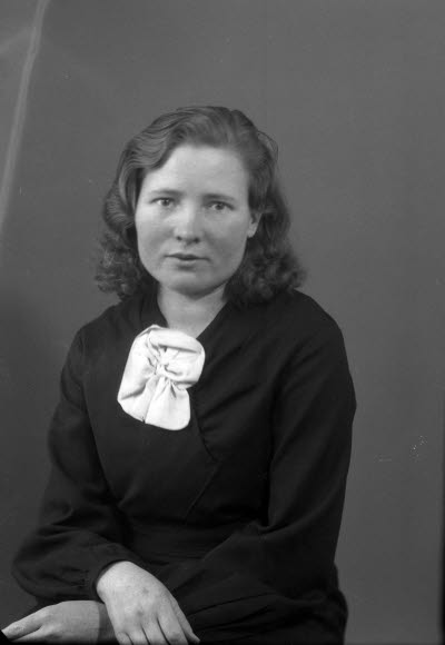 Porträtt av en dam. Ateljefoto.