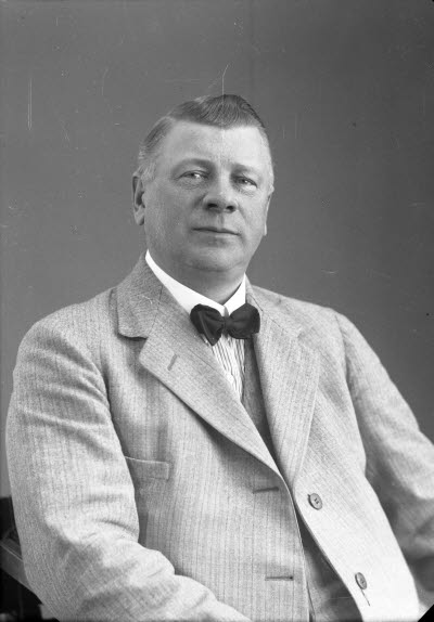 Porträtt av en herre. Ateljefoto.