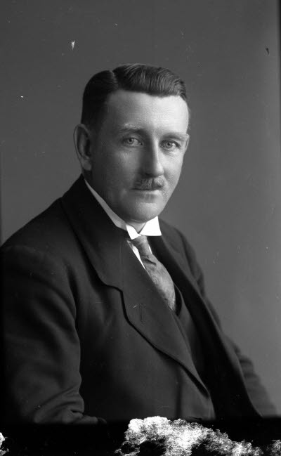 Porträtt av en herre. Ateljefoto.