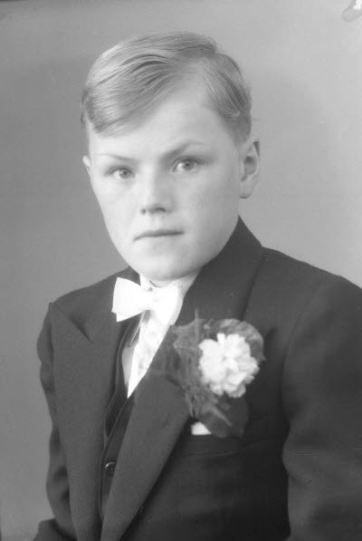 Porträtt av en pojke. Ateljefoto.