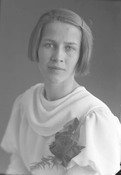 Porträtt av en flicka. Ateljefoto.