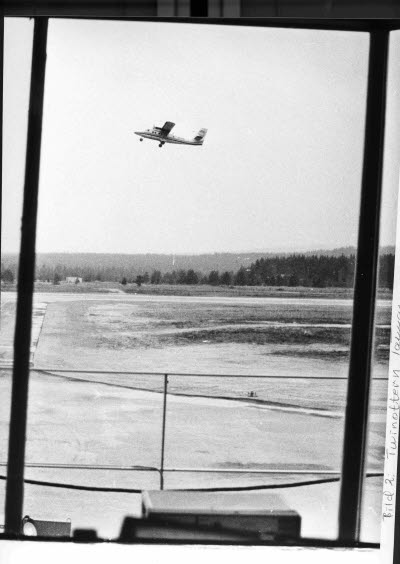 Twin Otter propellerplan inför landning.