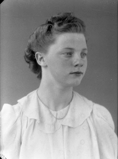 Porträtt av en dam. Ateljefoto.