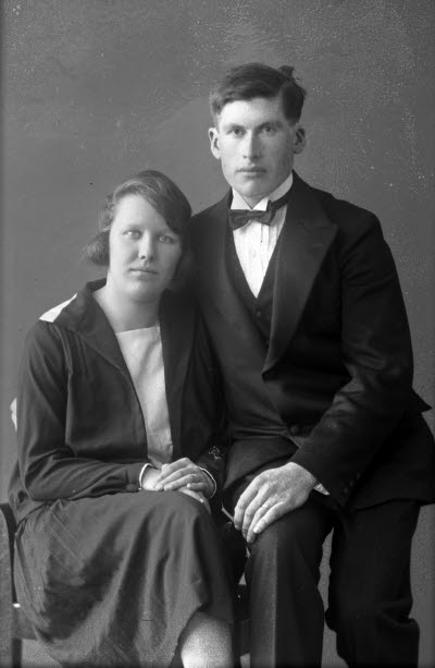 Porträtt av en herre och en dam. Ateljefoto.