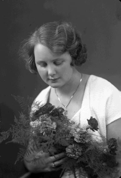 Porträtt av en brud. Ateljefoto.