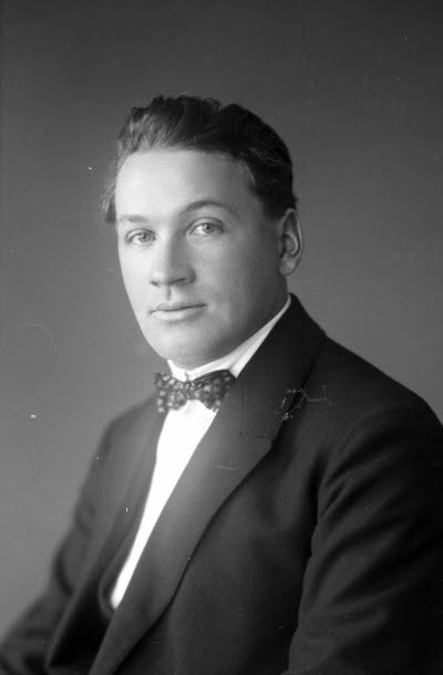 Porträtt av en herre. Ateljefoto.