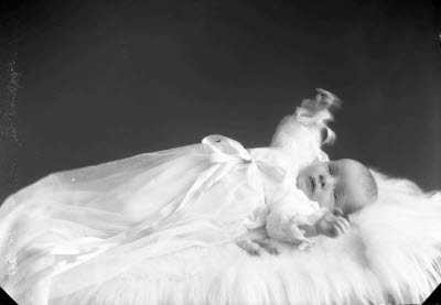 Porträtt av ett barn. Ateljefoto.