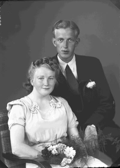 Porträtt av ett brudpar.