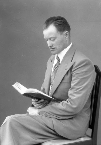 Porträtt av en herre. Ateljefoto.