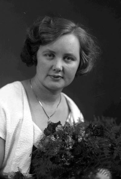 Porträtt av en brud. Ateljefoto.