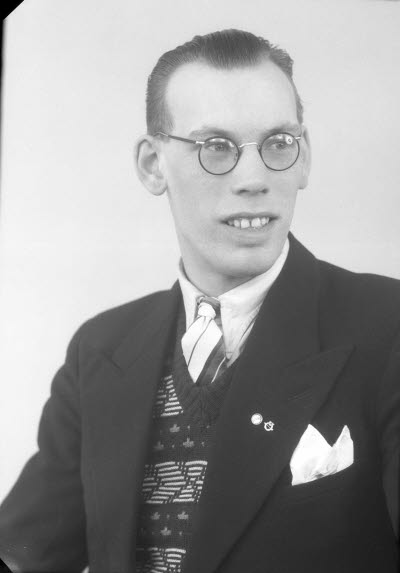 Porträtt av en herre. Oidentifierad. Ateljefoto.