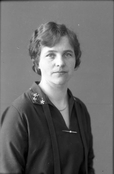 Porträtt av en dam. Ateljefoto.