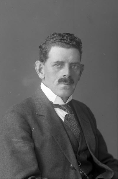 Porträtt av en herre. Ateljefoto.