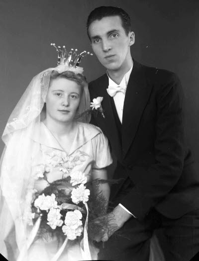 Porträtt av ett brudpar. Ateljefoto.