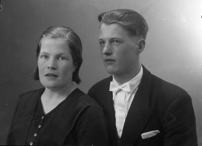 Porträtt av ett par; en dam och en herre. Ateljefoto.