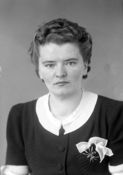 Porträtt av en dam. Ateljefoto.