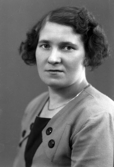 Porträtt av en dam. Ateljefoto.