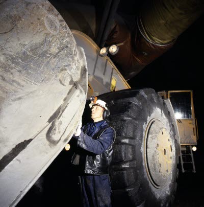 Reparetör; Eriksson vid bison maskin.