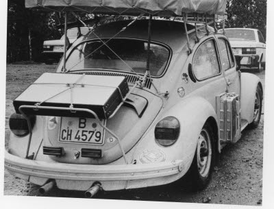 Bilutställning på Dundret, Gällivare. Tyskregistrerad Volkswagen Typ 1; Folkvagn; Bubbla.