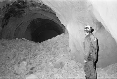 Natten mot den 9 mars 1993. Genomslag i snedbana 600-815 m nivån,730 m.avv,t.h.i bild Jan Olsson.