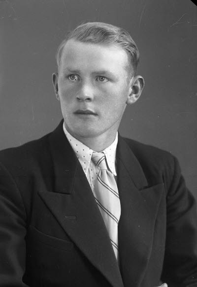 Porträtt av en herre. Ateljefoto. 