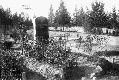 Kyrkogård; begravningsplats; gravsten: Emelie Abrahamsson (1854-1922).