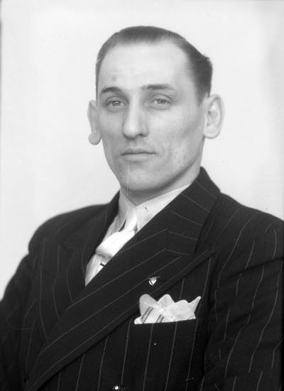 Porträtt av en herre. Ateljefoto.