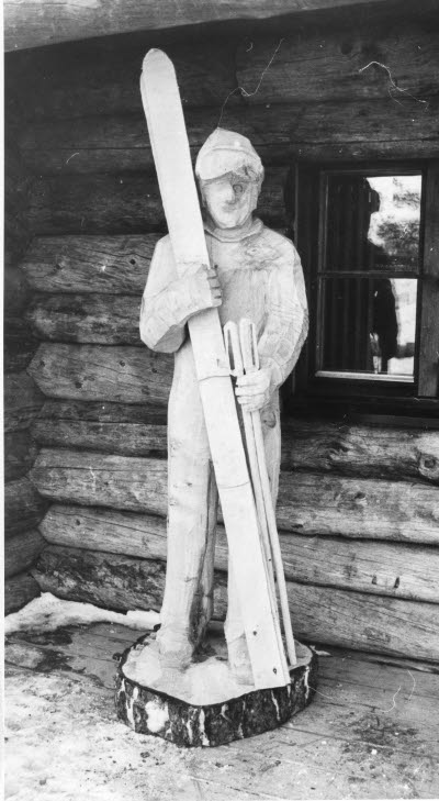 Träskulptur av träsnidaren Svante Oskarsson, som Dundret fått.