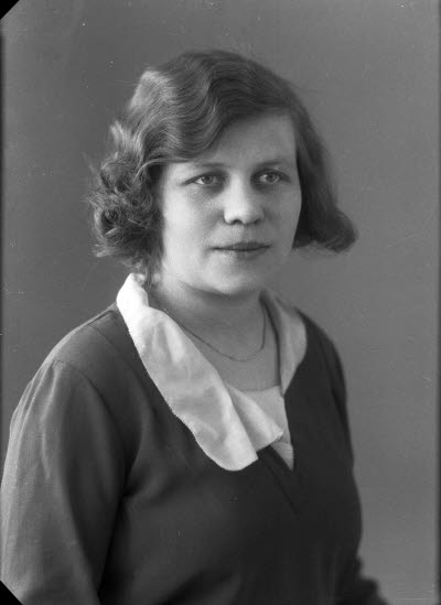 Porträtt av en dam. Ateljefoto.