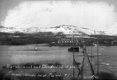 Vassaraälven; Barnhemmet; Dundret i bakgrunden. Vy över Andra Sidan.